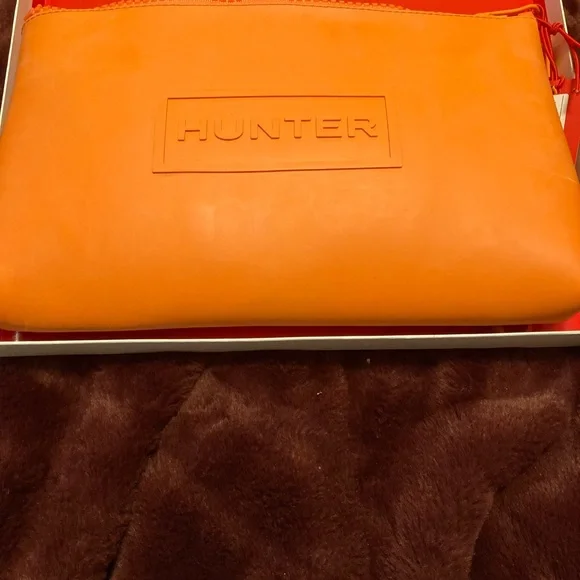 Hunter For Target Large Orange wristlet Size: 10" × 6.5" - Picture 2 of 9